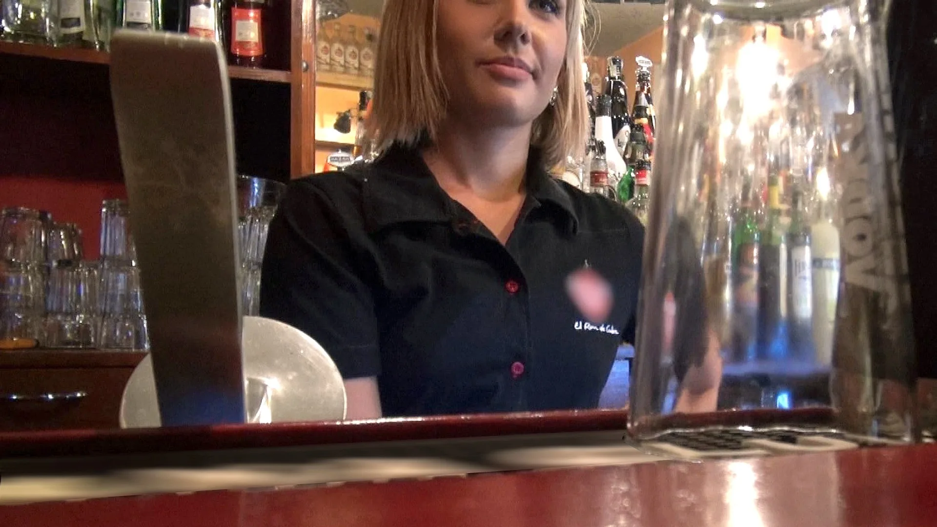 Barmaid Got Laid - Public Pickups